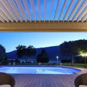 Créer un salon d’été sous une pergola bioclimatique biossun